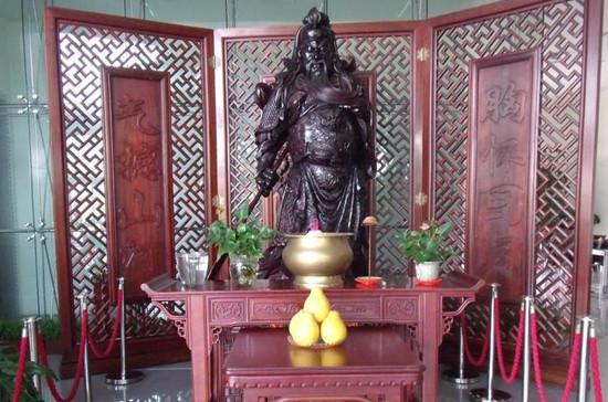 家里财神爷摆放风水正确图,居家摆放财神爷有什么讲究