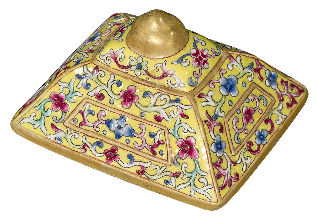 乾隆粉彩八宝纹盘,乾隆年制粉彩描金花瓶值多少钱