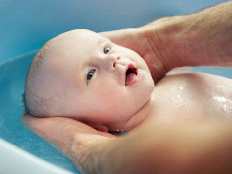 宝宝全身痒总挠怎么办,宝宝全身痒挠得全是抓痕