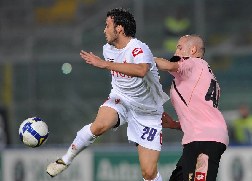 打篮球和踢球哪个比较累,打篮球比踢球还累吗