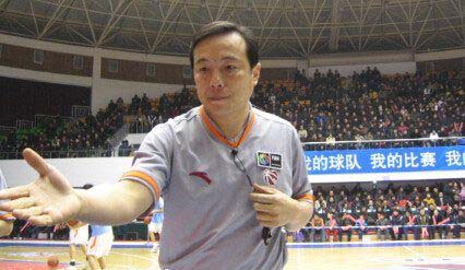 亮瞎眼！5年前CBA主场哨有多恐怖？我们的联赛在进步