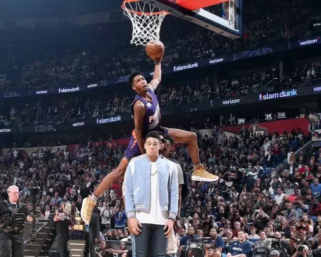 今年扣篮大赛上脚球鞋,乔丹扣篮大赛穿的球鞋