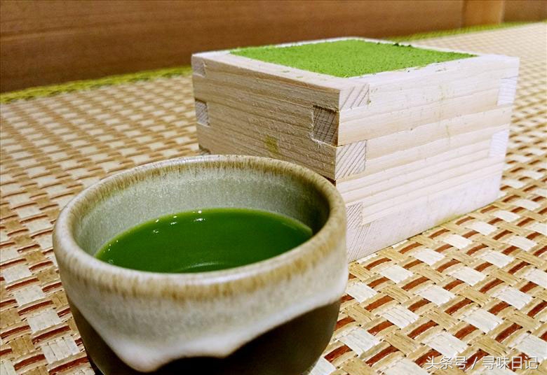 日本的金箔冰淇淋,吃货们吃能拉丝的冰淇淋