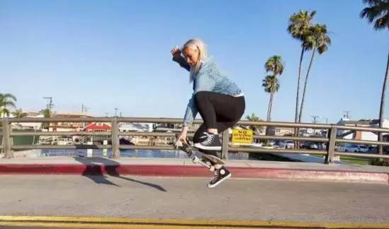 滑板必会的十个动作,滑板新手课堂