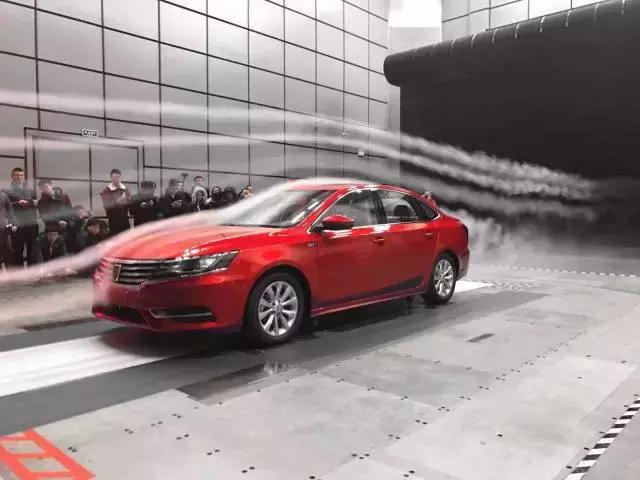 一小时27500元的风,吹出了荣威I6的骄傲放纵