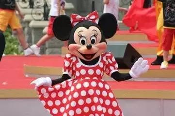 喜欢蝴蝶结的男孩性格,小男孩穿裙子戴蝴蝶结