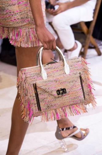 女人的经典包今年流行哪一款,现在流行的潮包