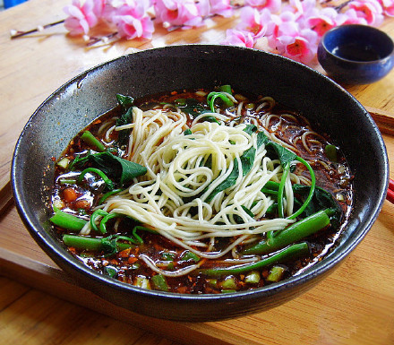 一碗好吃的“麻辣小面”,关键在于调味汁的配比