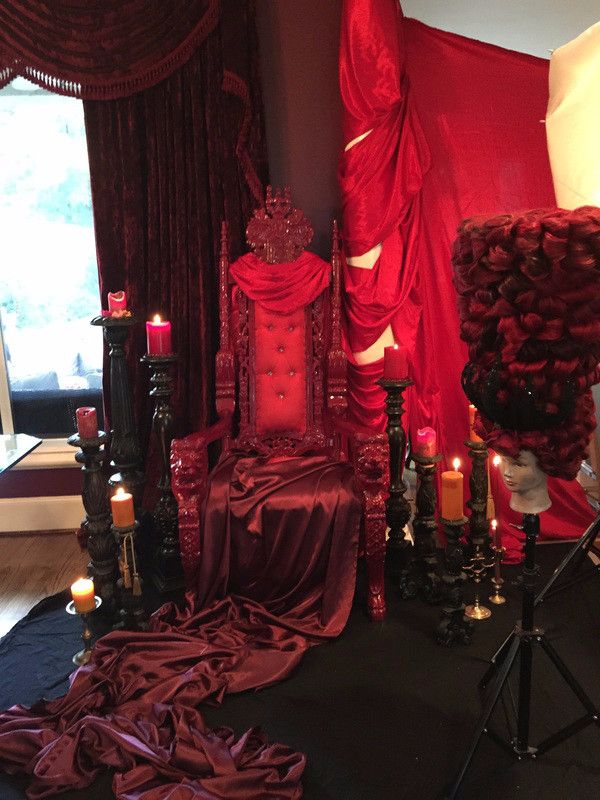 三个一无所有的女人，用以物换物和手工制作的方式再造绝代艳后！