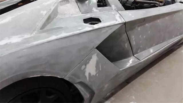 无敌了！穷小伙打烂标致406，改装成法拉利，*博兰**基尼