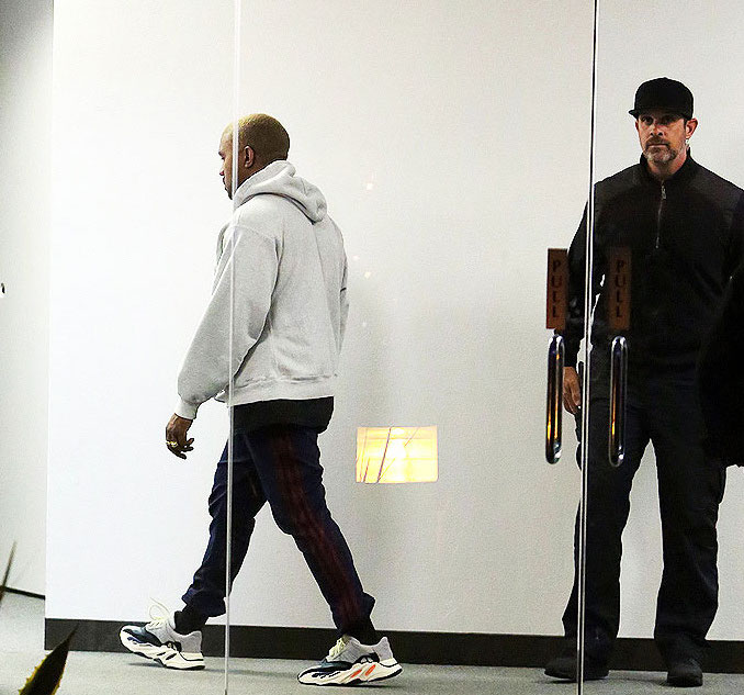 侃爷除了椰子还有什么鞋,侃爷尴尬集锦