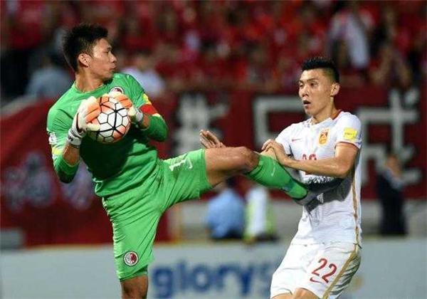 笑看恒大今晚亚冠对手门将叶鸿辉的打脸事迹!