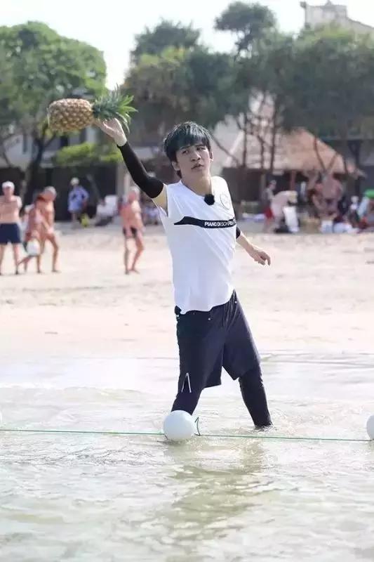 董力说对阿拉蕾一见钟情,阿拉蕾回忆董力当初说的话