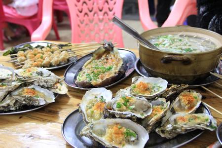 深夜流口水是什么原因,深夜海鲜烧烤大排档