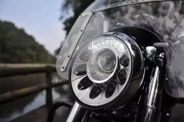 力帆最新款v缸250太子摩托车,力帆v缸250街车