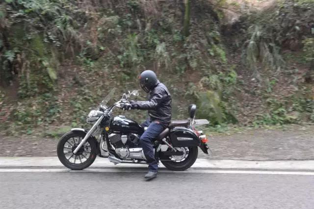 力帆最新款v缸250太子摩托车,力帆v缸250街车