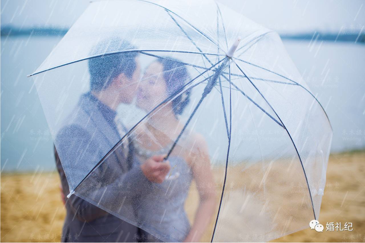 下雨婚纱照不能拍外景吗,苏州拍婚纱照下雨要不要改期
