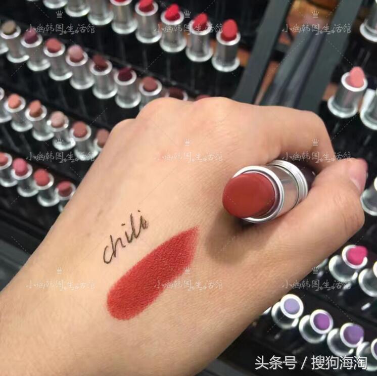 没什么是唇膏不可以解决的，如果有？那就买两支