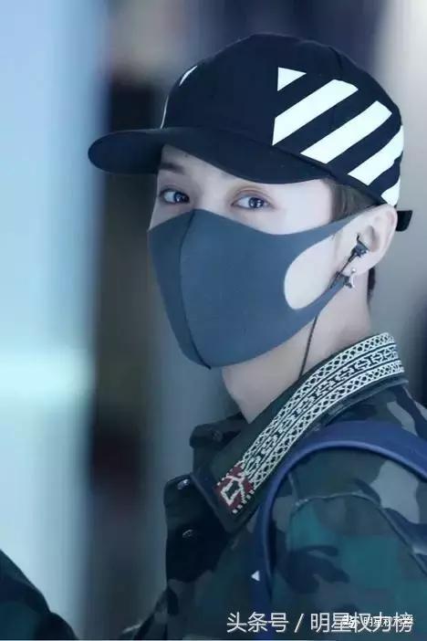 鹿晗的口罩、陈伟霆的玩偶、景甜的发箍，明星同款get无压力！