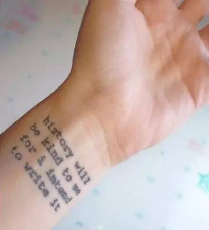 “谁再说纹身是纯装X无意义，我就让老公们去怼住他的嘴”