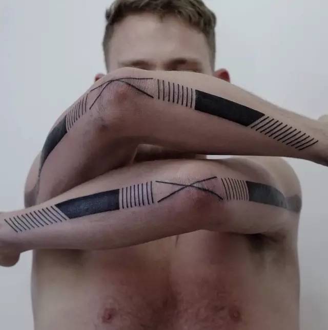 “谁再说纹身是纯装X无意义，我就让老公们去怼住他的嘴”