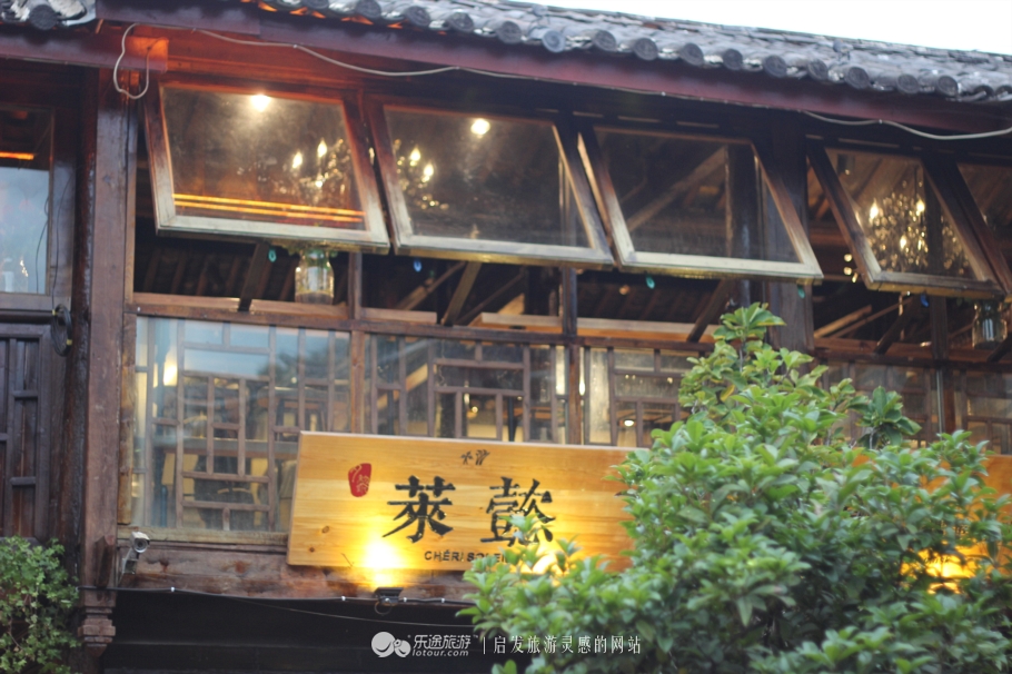 丽江古城的美丽夜景,丽江古城真的是个很美丽的地方