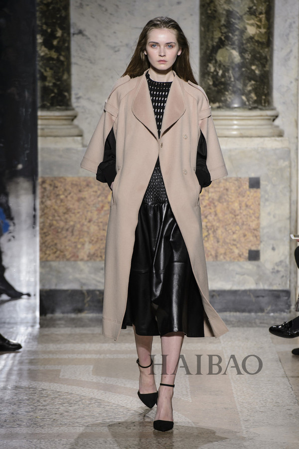 智慧女性心目中的最佳气质！MARYLING2017秋冬女装秀，海报网带你亲临2017秋冬米兰时装周