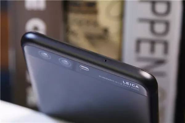 鍗庝负p10鎽勫儚澶存槸绱㈠凹鐨勮繕鏄緯鍗$殑,寰曞崱闀滃ごsummilux鍗庝负p10