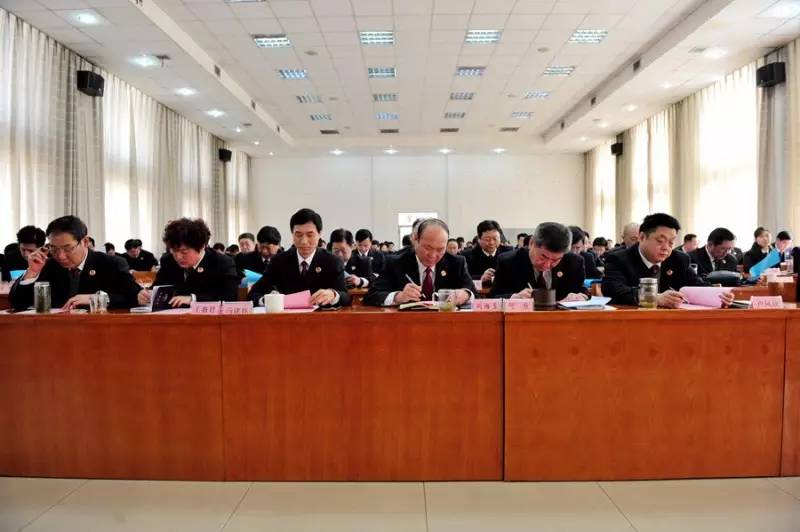 402期干的怎么样，上台亮一亮；先进谁能行，干警评一评