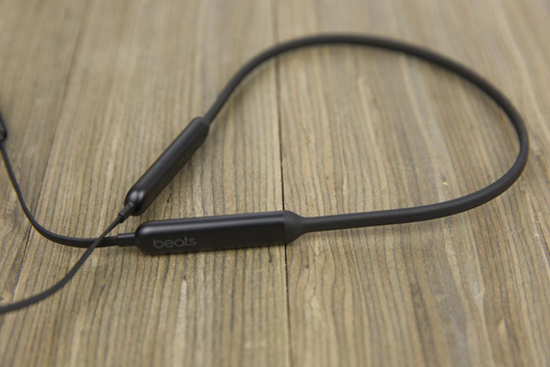 beatsx无线蓝牙入耳式耳机使用,beatsx蓝牙无线入耳式耳机怎么样