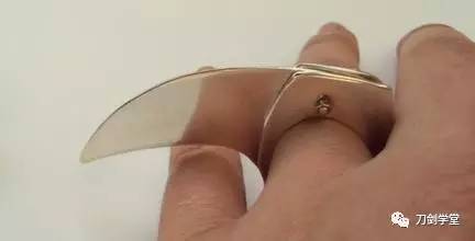 美艳又危险!来看看这款“蛇蝎美人”戒指刀