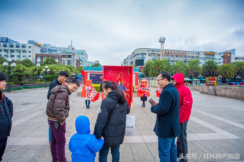 天降红人还“种草莓”谁在桂林街头搞事情？