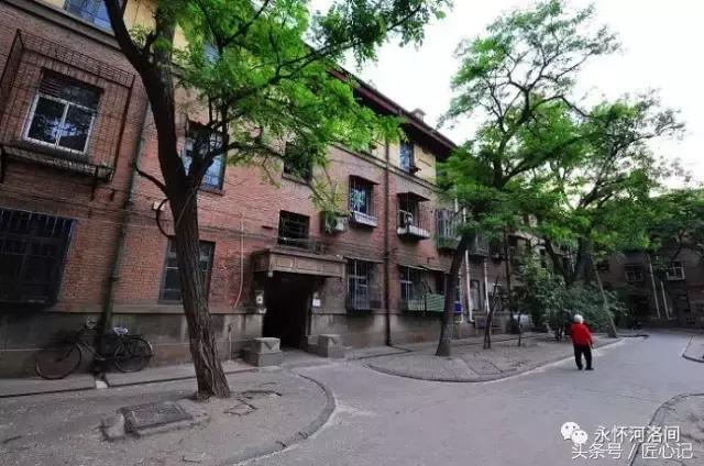 蓦然回首依旧历历在目,蓦然回首依然看见故乡的月亮