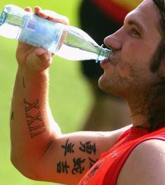 令人啼笑皆非的老外纹身,为什么看到的老外纹身那么多