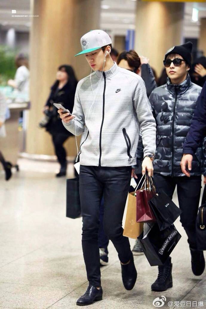 吴世勋机场代购,吴世勋被耽误的十年