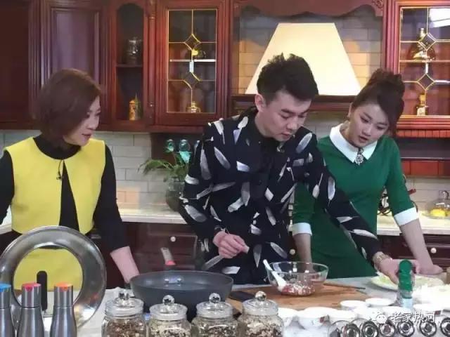 乍看是“高冷”、再看是“暖男”，承德小伙河北电视全能主持