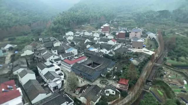 80后老师辞职回乡创业,80后教师辞职卖肉夹馍