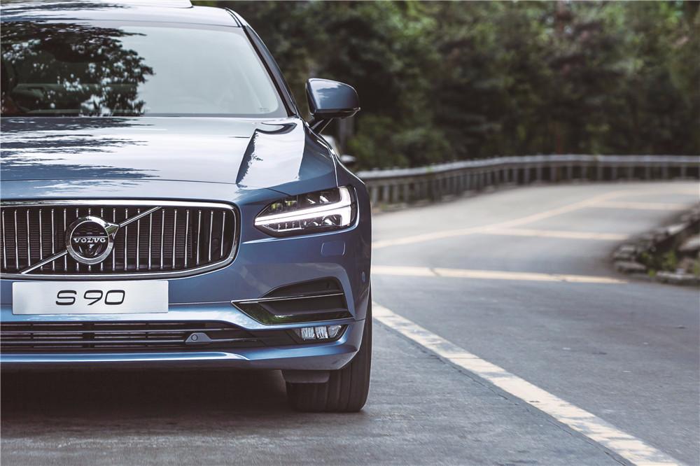 跃龙在渊——试驾VOLVOS90