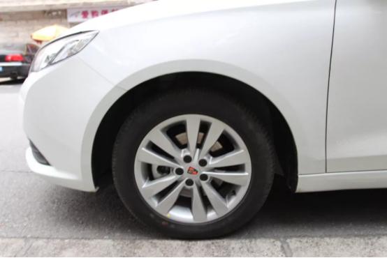 荣威3601.5自动升挡慢,荣威360手动1.5使用说明书