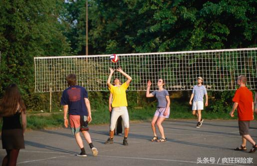 发扬女排精神，顽强拼搏、永不言弃、坚持不懈、自强不息