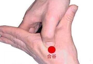 牙很痛怎么办一招解决牙痛,牙痛一招立马止痛牙齿烂一半