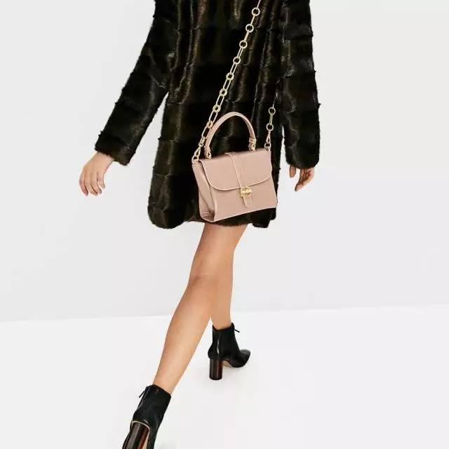 有没有比较时尚年轻化的品牌包包,时尚便宜包包