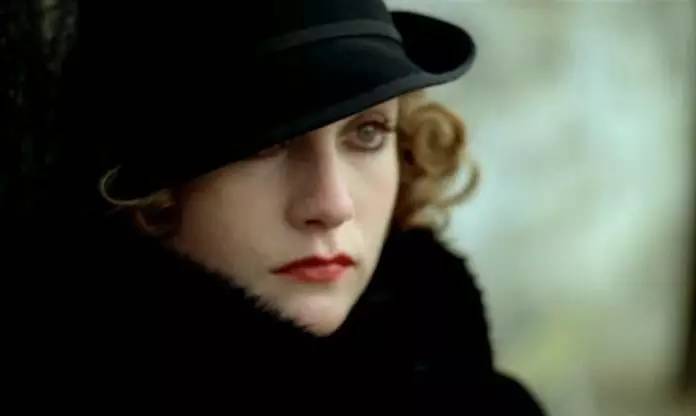 14岁退学又怎样?石头姐终获奥斯卡影后:幸运=人美还努力!