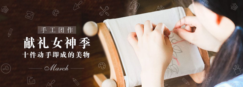 女性喝草莓酸奶,草莓酸奶饮