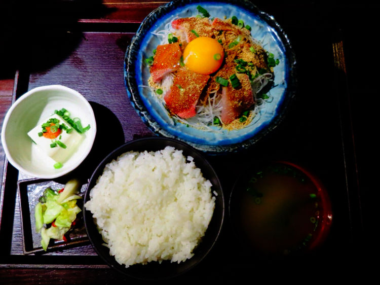 旅行是孤独的人在寻找的方式,旅行是我一辈子都愿意做的事