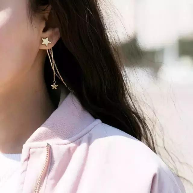 报告老师，中州大学的学生不好好穿衣服！