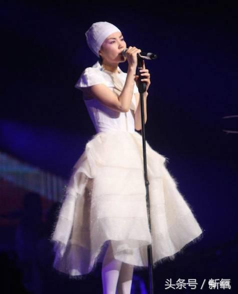 邓紫棋皮裤和别的女星对比,邓紫棋皮裤大盘点