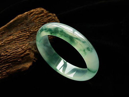 硬度高韧性好的宝石,宝石一般的硬度