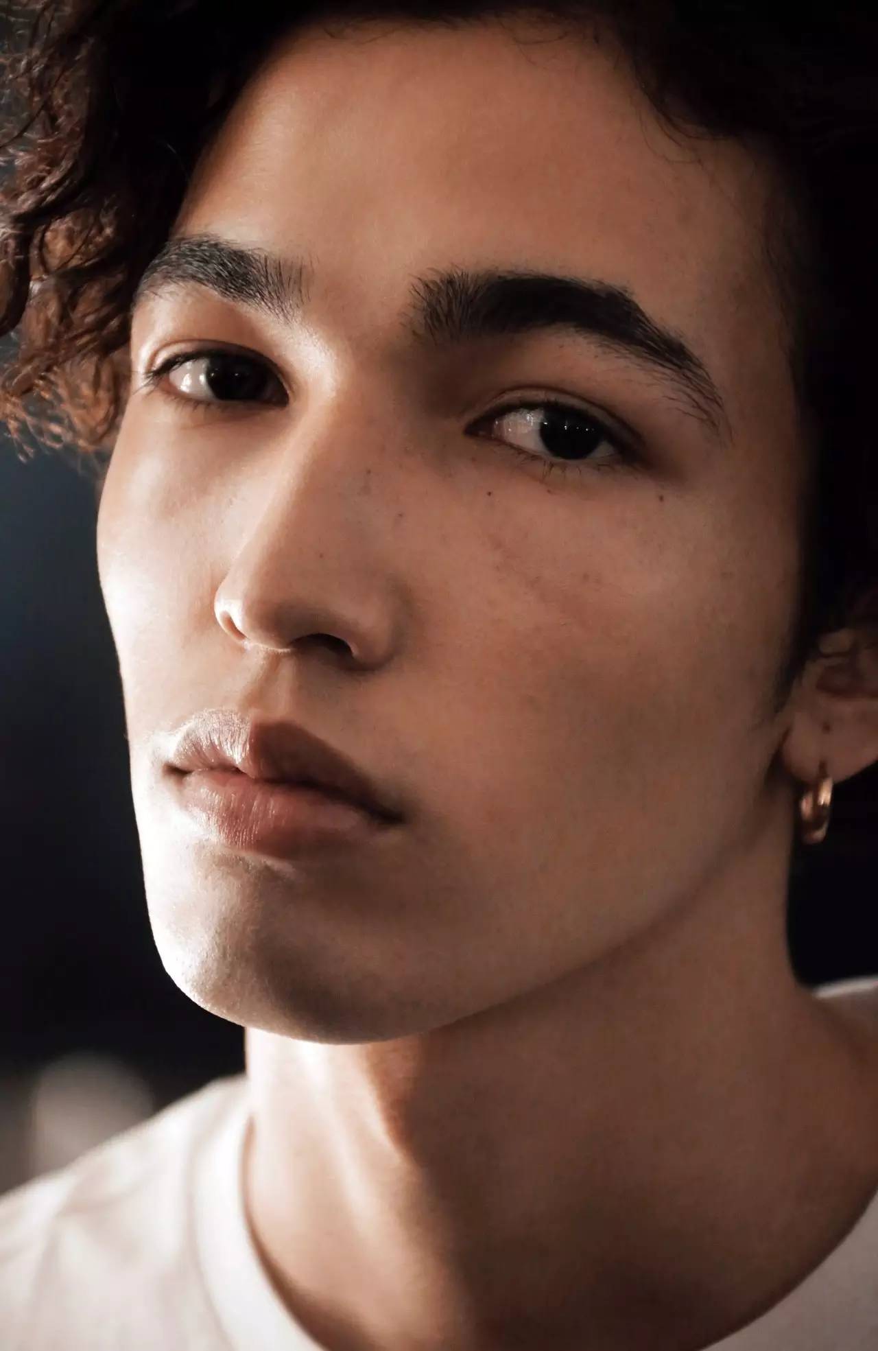 热搜中周冬雨用的什么色号口红,周冬雨同款兰蔻口红色号特别艳的