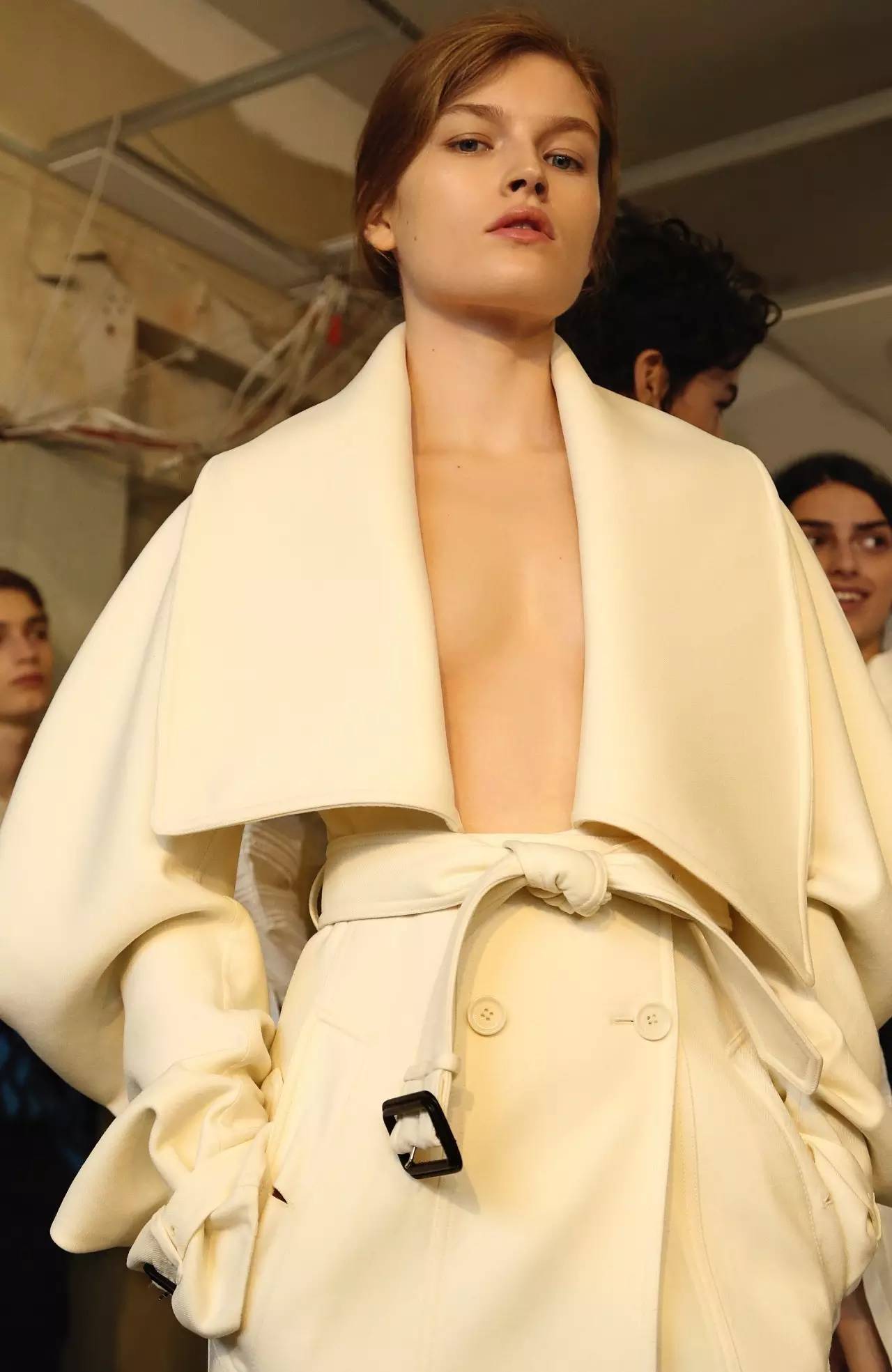 热搜中周冬雨用的什么色号口红,周冬雨同款兰蔻口红色号特别艳的